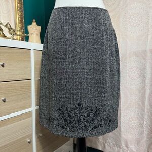 Vintage 90s Y2K Pencil Skirt Gray Black White Rose Apllique Embroidery Size 8